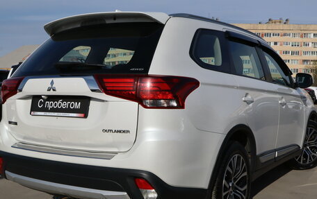 Mitsubishi Outlander III рестайлинг 3, 2016 год, 1 699 000 рублей, 5 фотография
