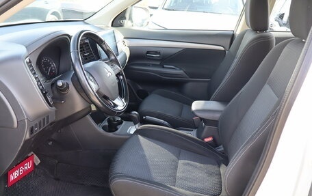 Mitsubishi Outlander III рестайлинг 3, 2016 год, 1 699 000 рублей, 8 фотография