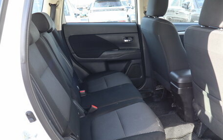 Mitsubishi Outlander III рестайлинг 3, 2016 год, 1 699 000 рублей, 13 фотография
