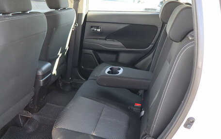 Mitsubishi Outlander III рестайлинг 3, 2016 год, 1 699 000 рублей, 14 фотография