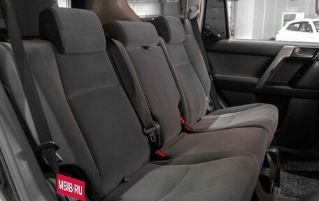 Toyota Land Cruiser Prado 150 рестайлинг 2, 2011 год, 2 449 000 рублей, 25 фотография