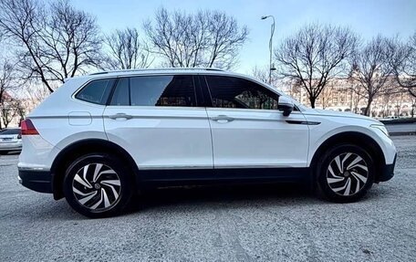Volkswagen Tiguan II, 2022 год, 2 813 000 рублей, 4 фотография