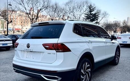 Volkswagen Tiguan II, 2022 год, 2 813 000 рублей, 5 фотография