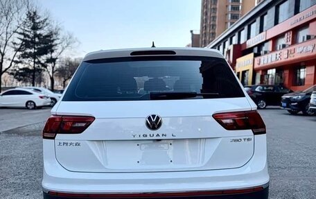 Volkswagen Tiguan II, 2022 год, 2 813 000 рублей, 6 фотография