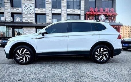 Volkswagen Tiguan II, 2022 год, 2 813 000 рублей, 8 фотография