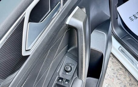 Volkswagen Tiguan II, 2022 год, 2 813 000 рублей, 16 фотография