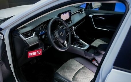 Toyota RAV4, 2024 год, 3 999 000 рублей, 11 фотография