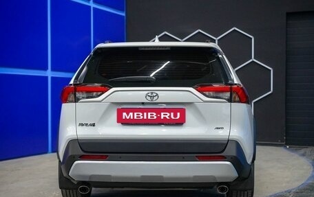 Toyota RAV4, 2024 год, 3 999 000 рублей, 8 фотография