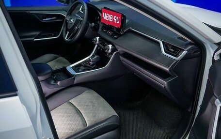 Toyota RAV4, 2024 год, 3 999 000 рублей, 13 фотография