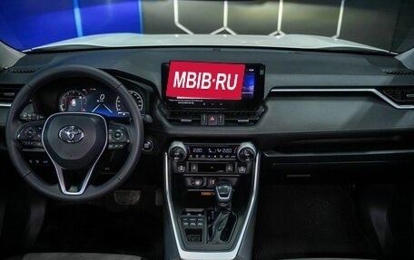 Toyota RAV4, 2024 год, 3 999 000 рублей, 12 фотография