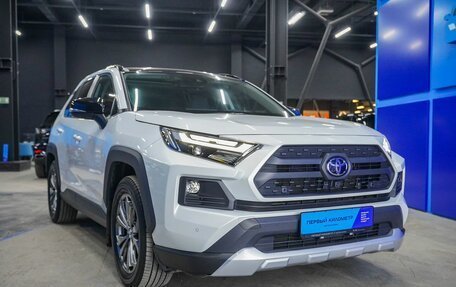 Toyota RAV4, 2024 год, 3 999 000 рублей, 26 фотография