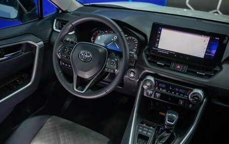 Toyota RAV4, 2024 год, 3 999 000 рублей, 32 фотография