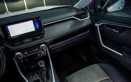 Toyota RAV4, 2024 год, 3 999 000 рублей, 34 фотография