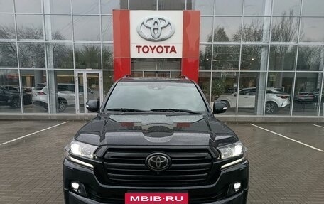 Toyota Land Cruiser 200, 2017 год, 6 800 000 рублей, 2 фотография
