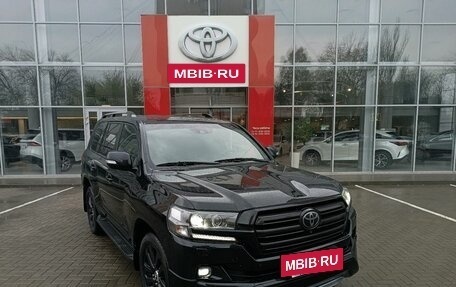 Toyota Land Cruiser 200, 2017 год, 6 800 000 рублей, 3 фотография