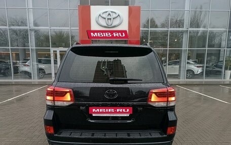 Toyota Land Cruiser 200, 2017 год, 6 800 000 рублей, 6 фотография