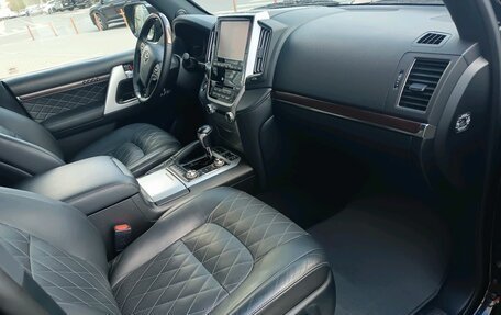 Toyota Land Cruiser 200, 2017 год, 6 800 000 рублей, 13 фотография