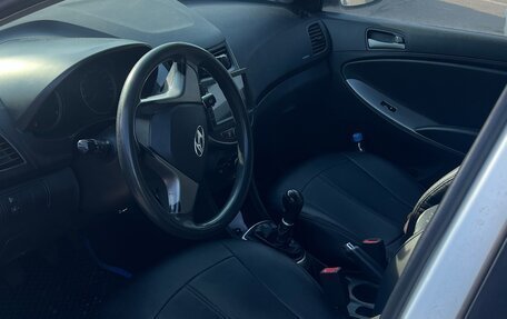 Hyundai Solaris II рестайлинг, 2015 год, 650 000 рублей, 8 фотография
