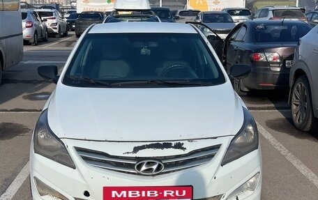 Hyundai Solaris II рестайлинг, 2015 год, 650 000 рублей, 3 фотография