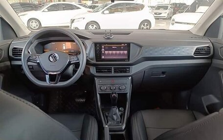 Volkswagen T-Cross I, 2022 год, 1 796 000 рублей, 8 фотография