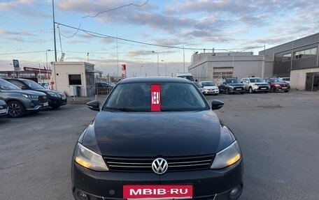 Volkswagen Jetta VI, 2013 год, 729 000 рублей, 2 фотография