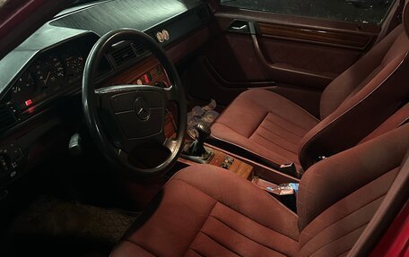 Mercedes-Benz E-Класс, 1994 год, 330 000 рублей, 3 фотография