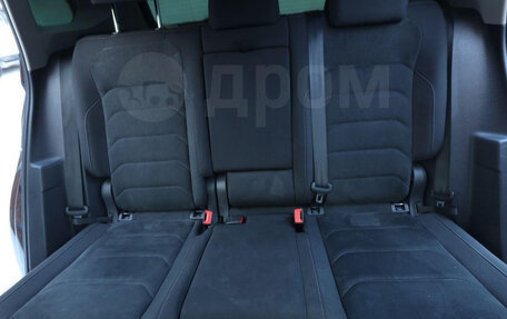 Volkswagen Tiguan II, 2018 год, 2 200 000 рублей, 7 фотография