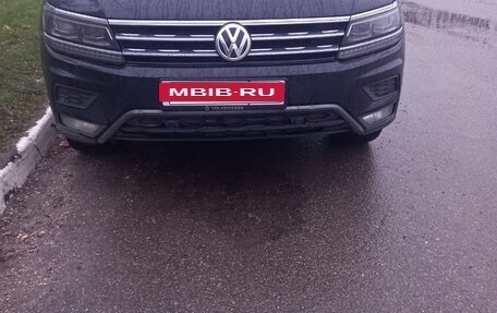Volkswagen Tiguan II, 2018 год, 2 200 000 рублей, 2 фотография