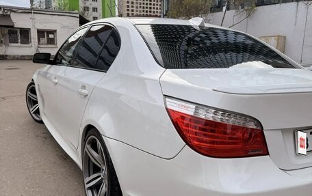 BMW 5 серия, 2008 год, 2 800 000 рублей, 2 фотография
