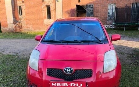Toyota Yaris III рестайлинг, 2006 год, 410 000 рублей, 1 фотография