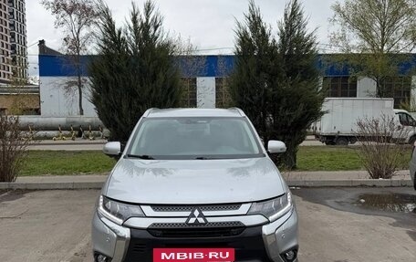 Mitsubishi Outlander III рестайлинг 3, 2020 год, 3 200 000 рублей, 5 фотография