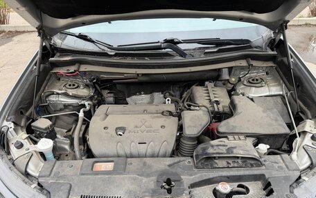 Mitsubishi Outlander III рестайлинг 3, 2020 год, 3 200 000 рублей, 13 фотография