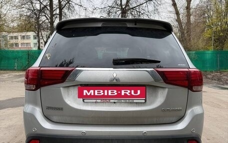 Mitsubishi Outlander III рестайлинг 3, 2020 год, 3 200 000 рублей, 11 фотография