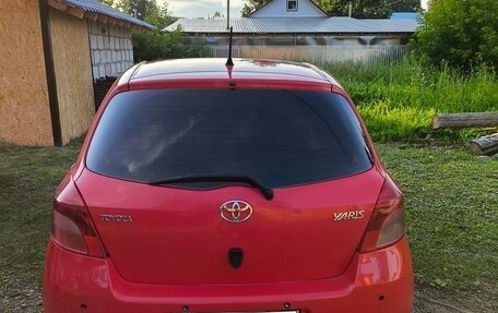 Toyota Yaris III рестайлинг, 2006 год, 410 000 рублей, 3 фотография