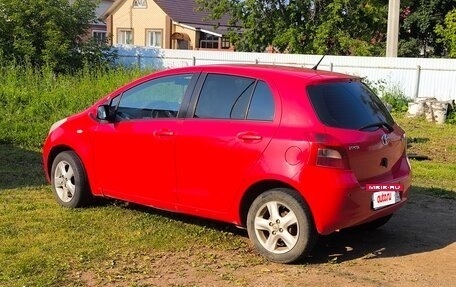 Toyota Yaris III рестайлинг, 2006 год, 410 000 рублей, 2 фотография