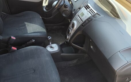 Toyota Yaris III рестайлинг, 2006 год, 410 000 рублей, 8 фотография