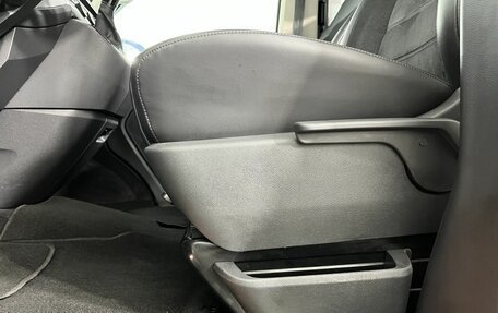 Volkswagen Multivan T6 рестайлинг, 2015 год, 3 399 000 рублей, 10 фотография