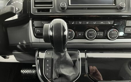 Volkswagen Multivan T6 рестайлинг, 2015 год, 3 399 000 рублей, 13 фотография