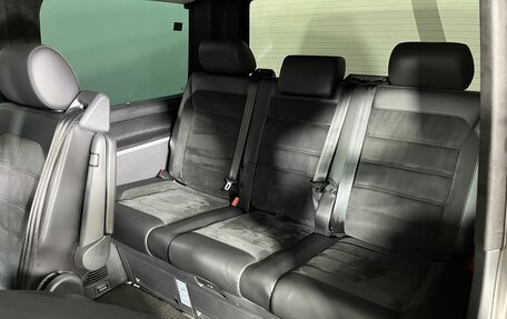 Volkswagen Multivan T6 рестайлинг, 2015 год, 3 399 000 рублей, 18 фотография
