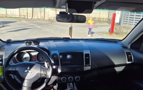 Mitsubishi Outlander III рестайлинг 3, 2008 год, 990 000 рублей, 9 фотография