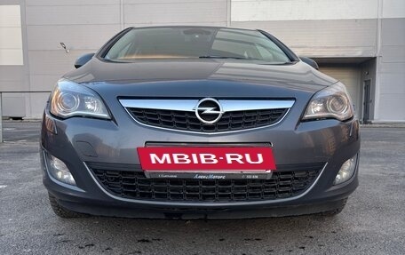 Opel Astra J, 2011 год, 700 000 рублей, 2 фотография