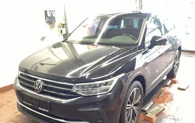 Volkswagen Tiguan II, 2022 год, 2 372 000 рублей, 1 фотография