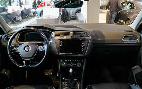 Volkswagen Tiguan II, 2020 год, 2 990 000 рублей, 11 фотография