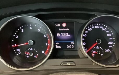 Volkswagen Tiguan II, 2022 год, 2 372 000 рублей, 11 фотография