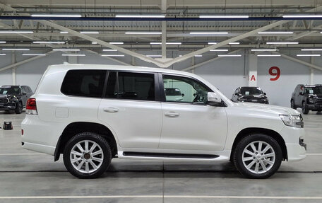 Toyota Land Cruiser 200, 2018 год, 6 200 000 рублей, 8 фотография