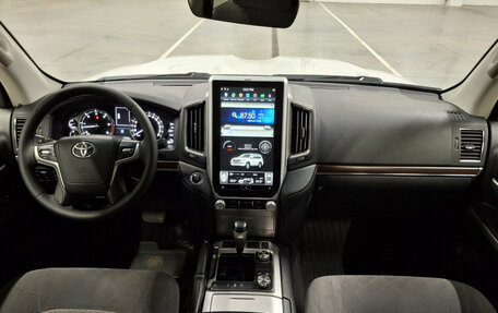 Toyota Land Cruiser 200, 2018 год, 6 200 000 рублей, 18 фотография