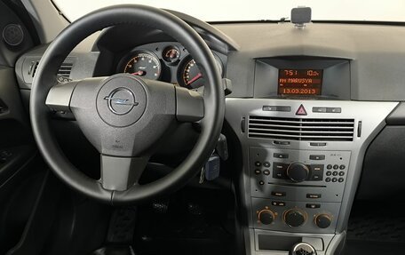 Opel Astra J, 2013 год, 820 000 рублей, 11 фотография