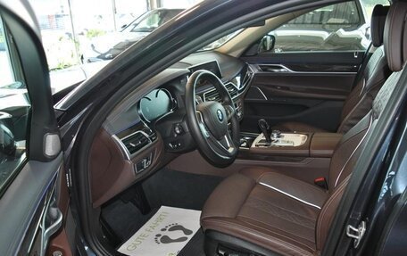 BMW 7 серия, 2019 год, 3 590 000 рублей, 2 фотография