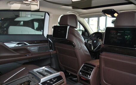 BMW 7 серия, 2019 год, 3 590 000 рублей, 9 фотография