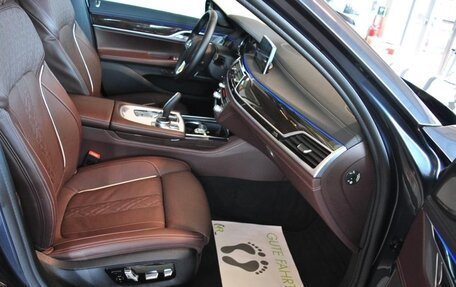 BMW 7 серия, 2019 год, 3 590 000 рублей, 8 фотография